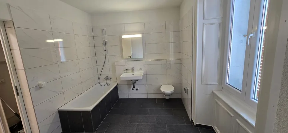 Geräumige 3.5-Zimmer-Wohnung im Herzen von Le Locle, renoviert