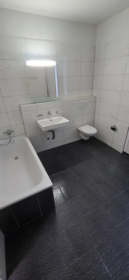 Geräumige 3.5-Zimmer-Wohnung im Herzen von Le Locle, renoviert