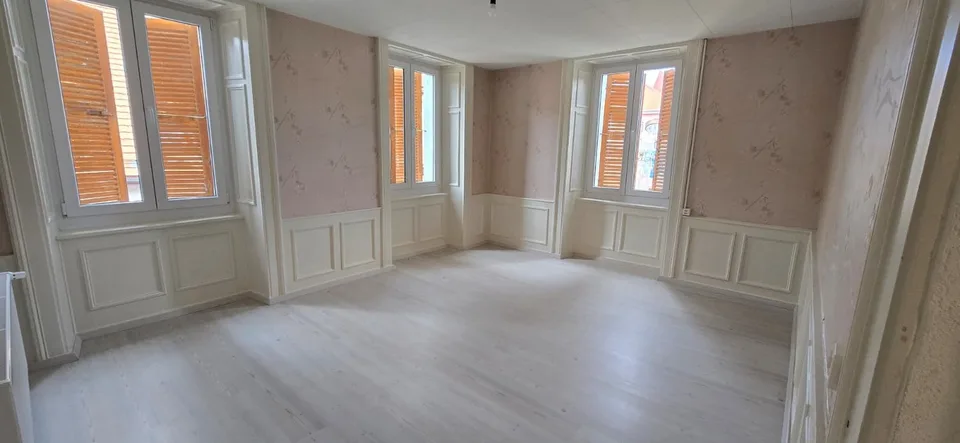 Geräumige 3.5-Zimmer-Wohnung im Herzen von Le Locle, renoviert