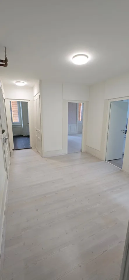 Geräumige 3.5-Zimmer-Wohnung im Herzen von Le Locle, renoviert