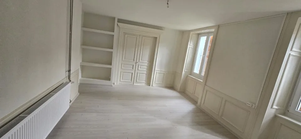 Geräumige 3.5-Zimmer-Wohnung im Herzen von Le Locle, renoviert