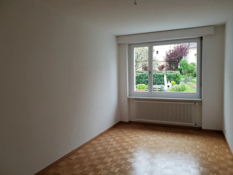Vita nel centro del villaggio con tutte le comodità e balcone