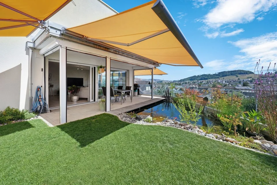 Sonnige Gartenwohnung mit einzigartigem Garten und Aussicht