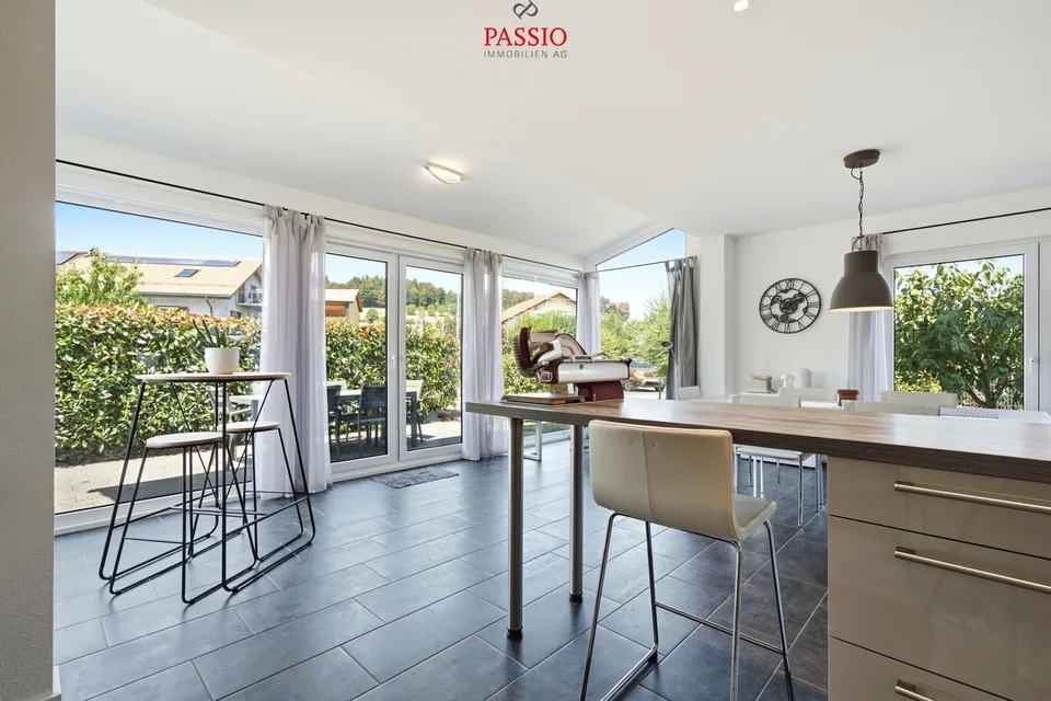Maison familiale moderne de 5,5 pièces avec jardin de rêve