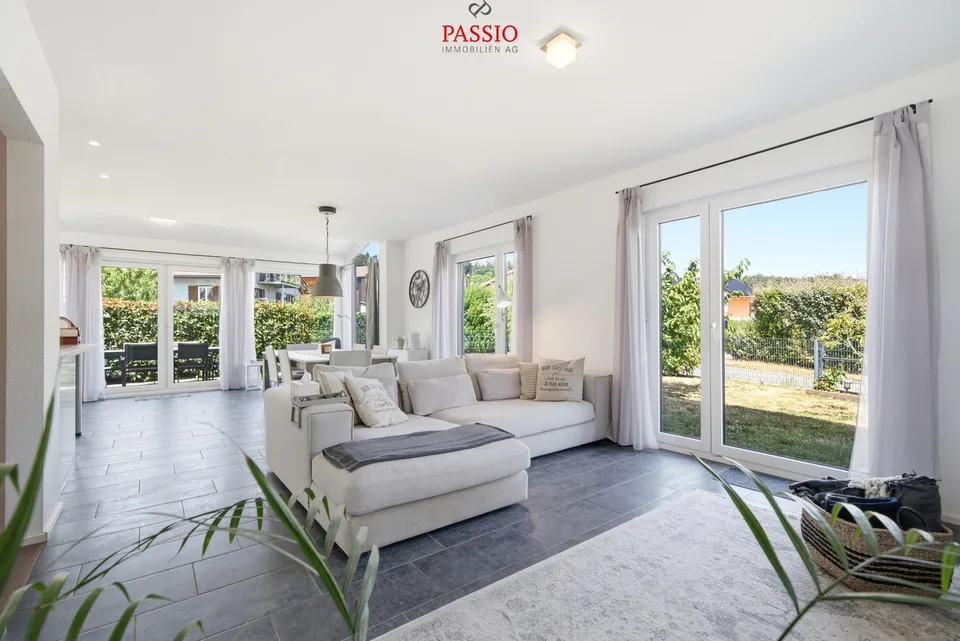 Maison familiale moderne de 5,5 pièces avec jardin de rêve