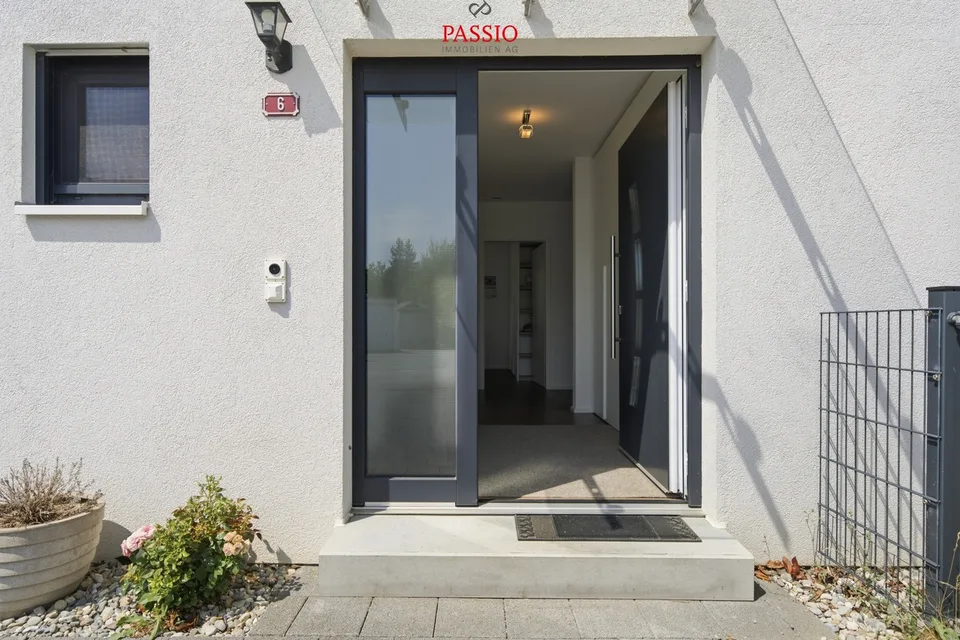 Maison familiale moderne de 5,5 pièces avec jardin de rêve