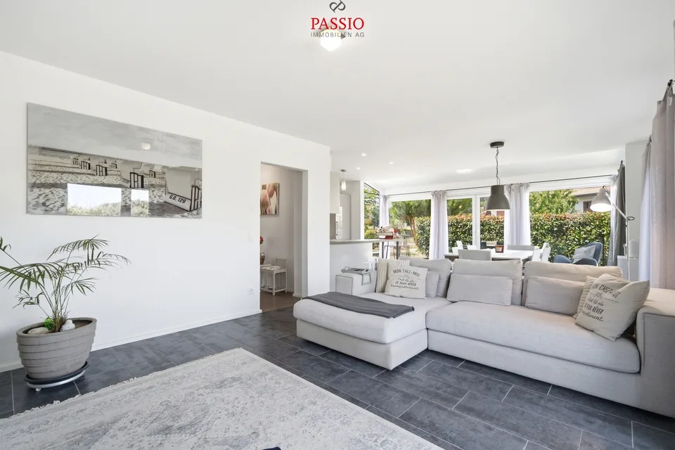 Maison familiale moderne de 5,5 pièces avec jardin de rêve