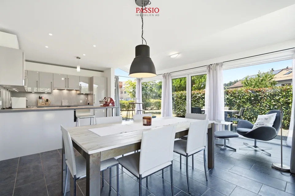 Maison familiale moderne de 5,5 pièces avec jardin de rêve