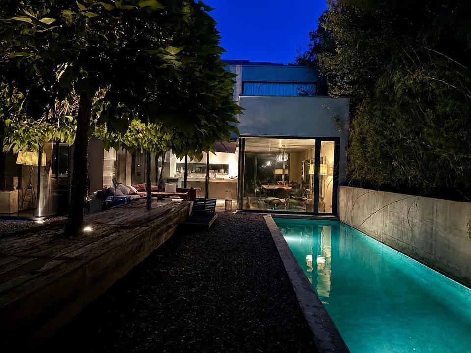 Luxuriöse Designer Villa mit Pool – Foto 2 von 13