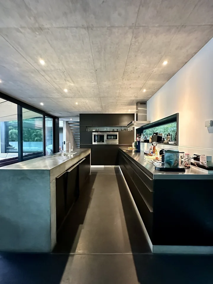 Luxuriöse Designer Villa mit Pool – Foto 9 von 13