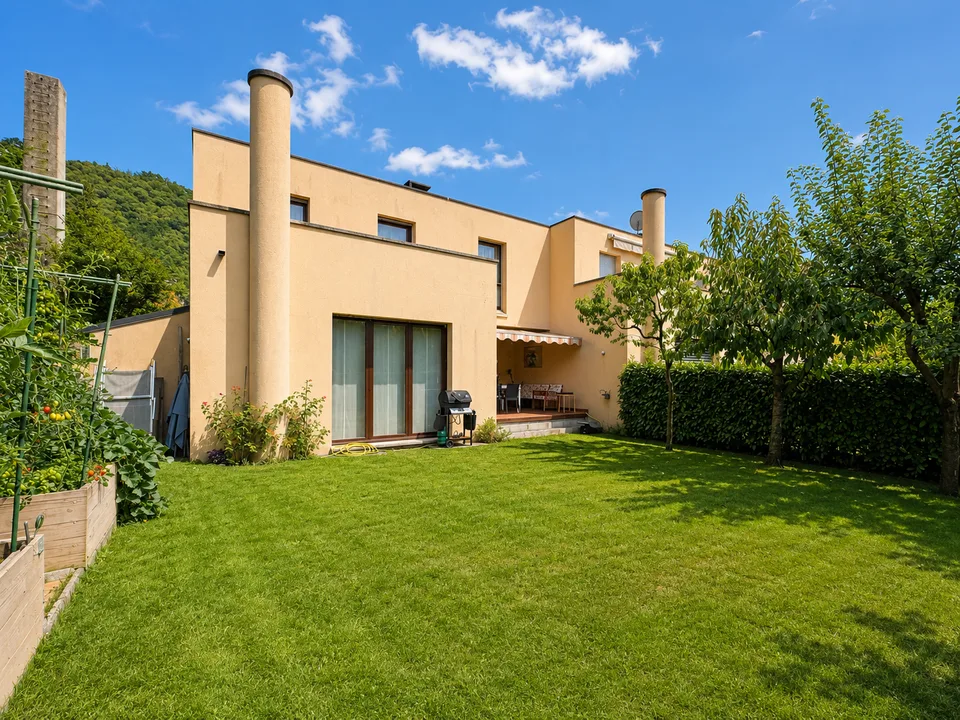 Semi-detached house with open view in Vezia