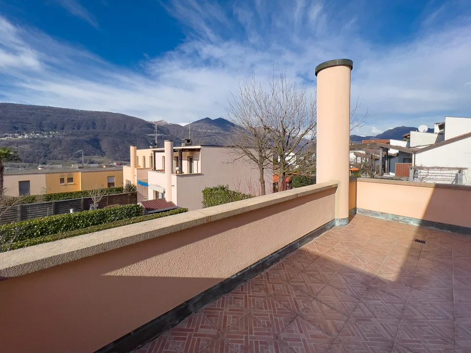Semi-detached house with open view in Vezia