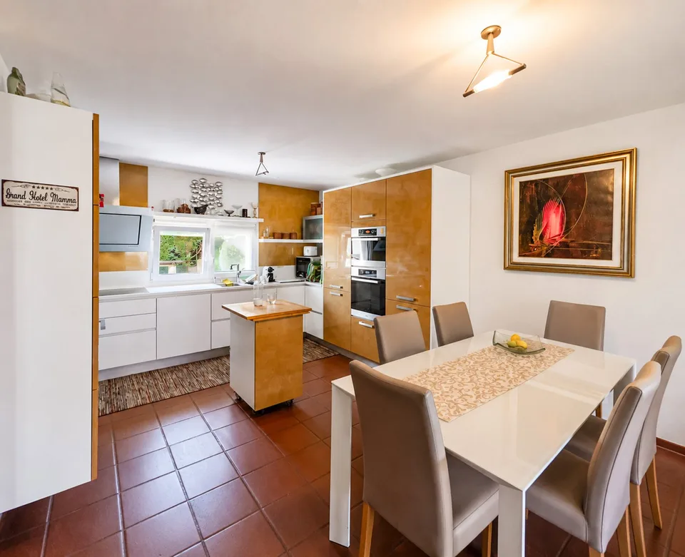 Semi-detached house with open view in Vezia