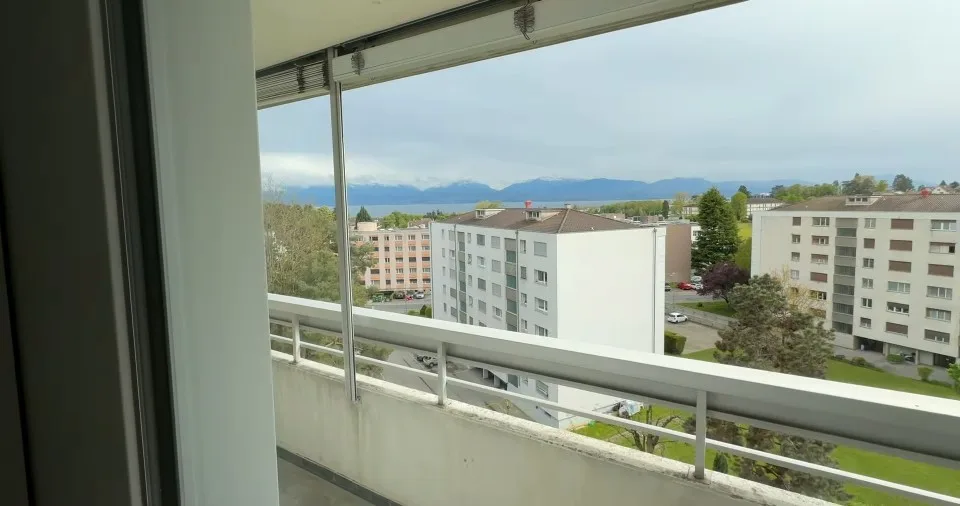 Appartamento mansardato di 2.5 locali in quartiere tranquillo a Morges
