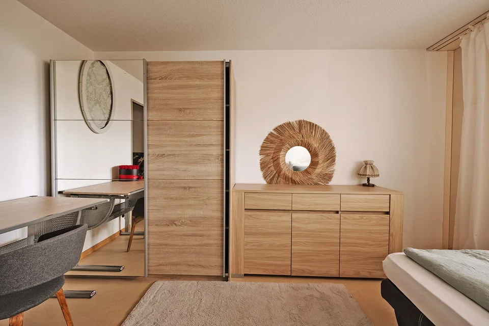 Ruhiges WG-Zimmer zu vermieten.