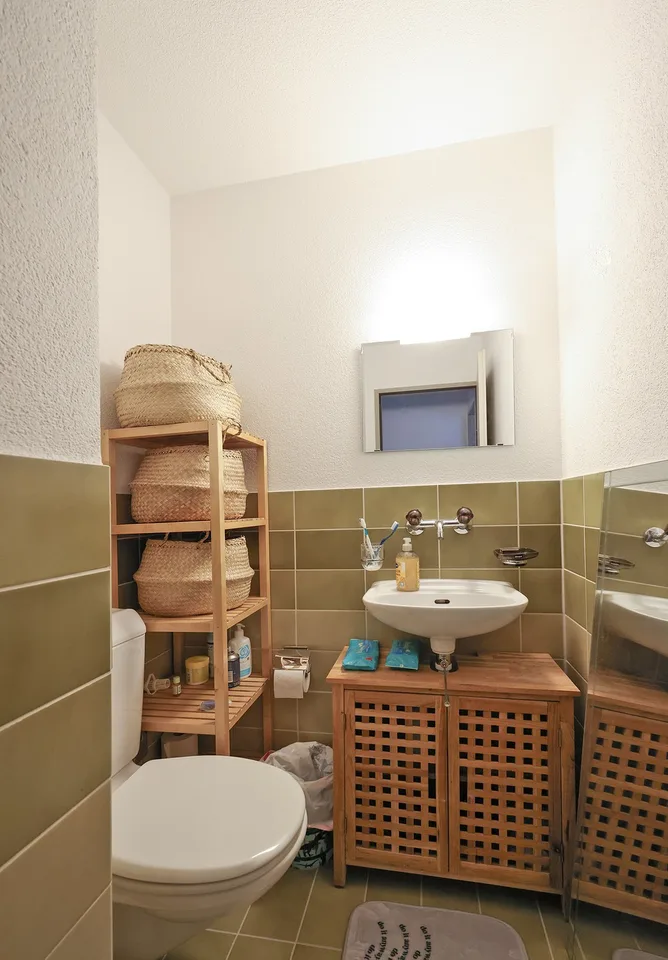 Ruhiges WG-Zimmer zu vermieten.
