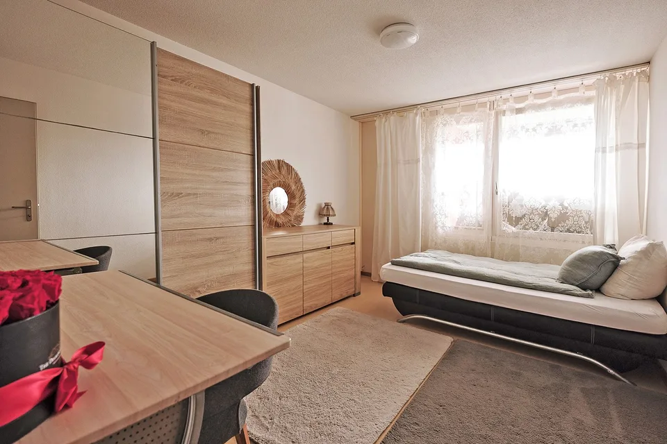 Ruhiges WG-Zimmer zu vermieten.