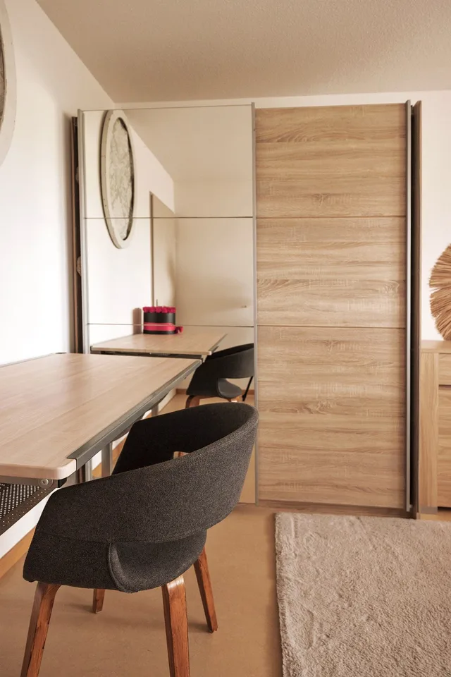 Ruhiges WG-Zimmer zu vermieten.