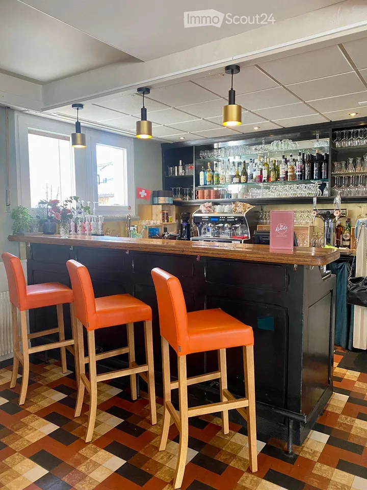 Immeuble de rendement 325 m2 revenus locatifs chf 92’500/ ans Vente avec la Société