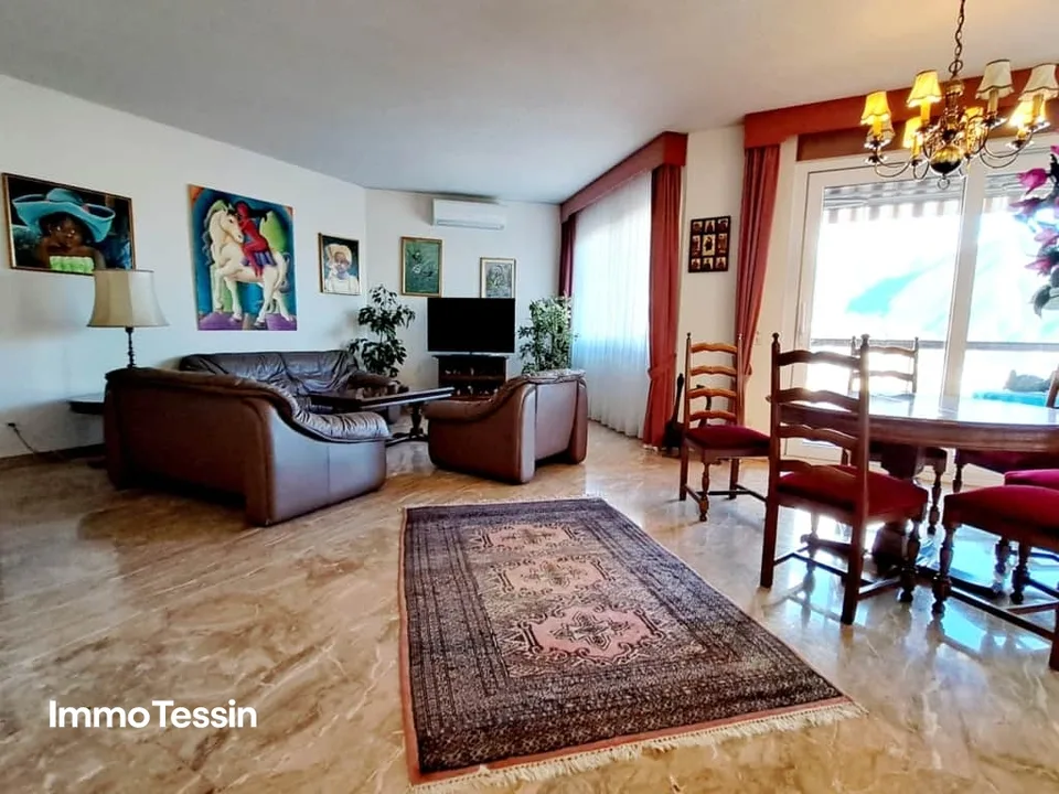 GELEGENHEIT: Luxuswohnung an top Lage mit Pool & Seesicht über Lugano auf den Lago Lugano