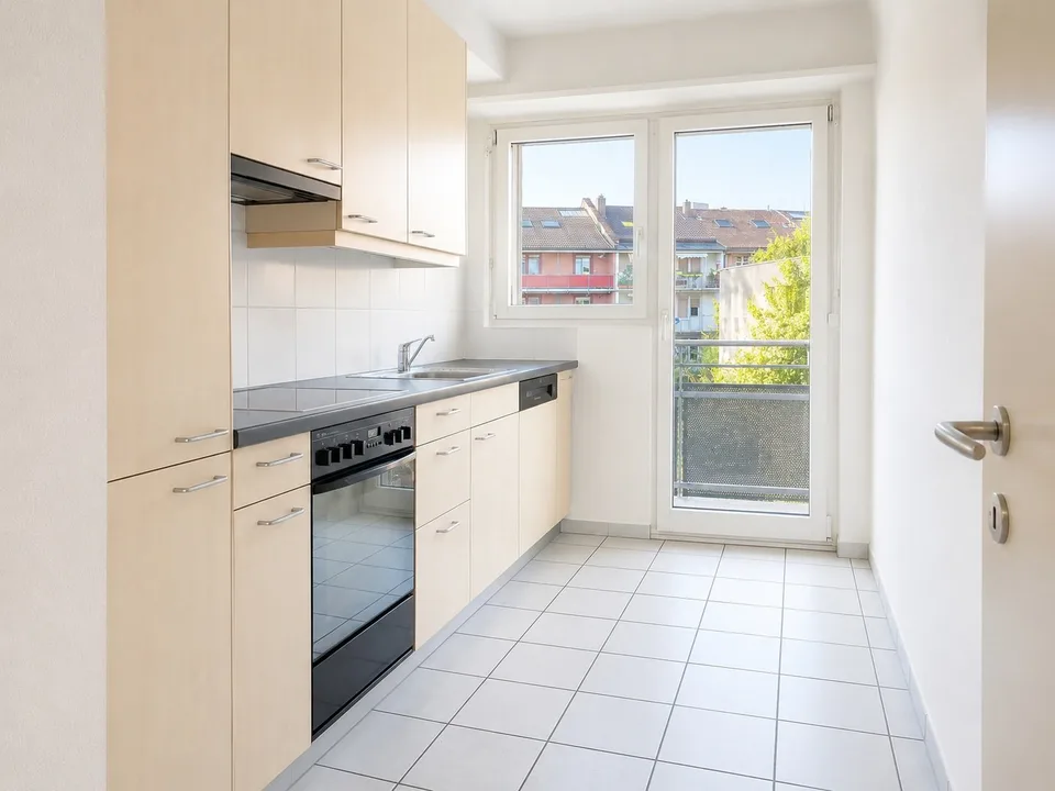 La tua nuova casa con balcone - luminosa, accogliente & invitante!