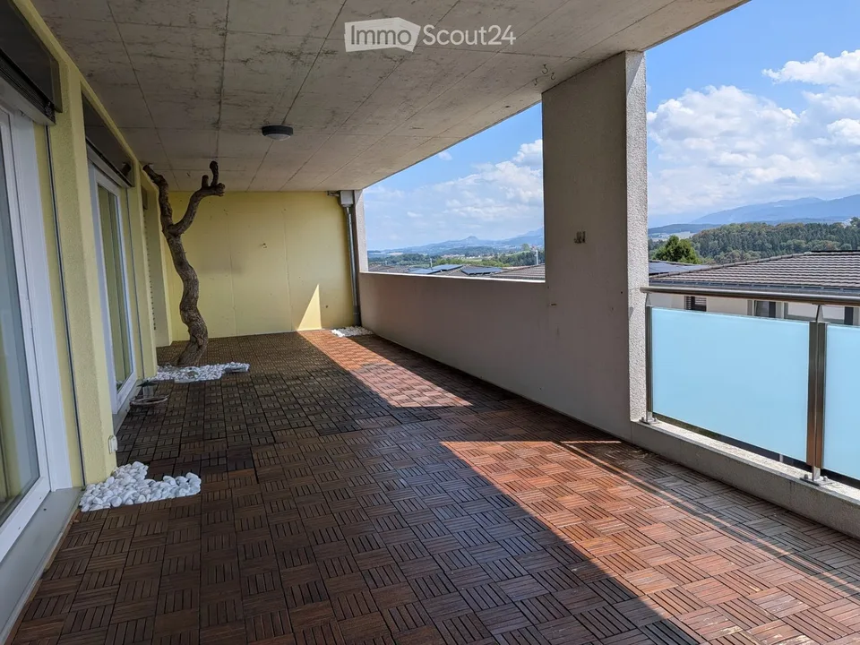 Appartamento luminoso con ampio balcone