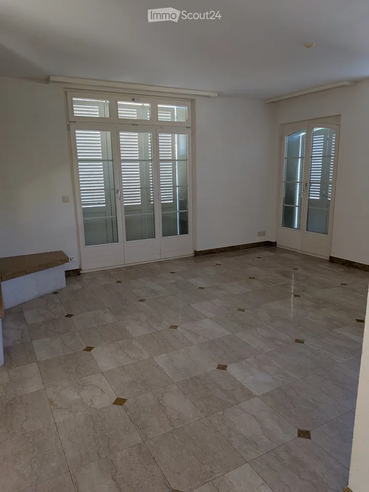A louer grand appartement/ grosse Wohnung ab sofort