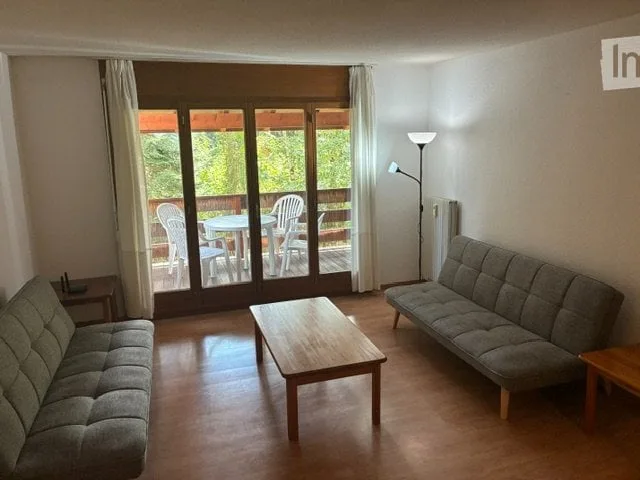 Charmanter 2,5-Zimmer-Wohnung mit Möbeln, Balkon und Garage