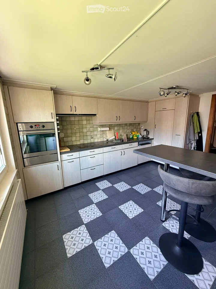 Geräumige 4,5 Zimmer Wohnung von etwa 97 m² mit Charme