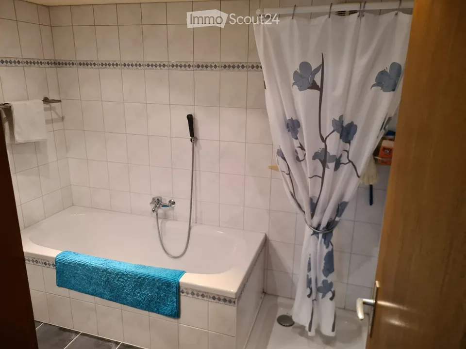 Geräumige 4,5 Zimmer Wohnung von etwa 97 m² mit Charme