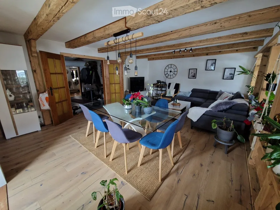 Spacieux 4,5 pièces d'environ 97 m² avec cachet