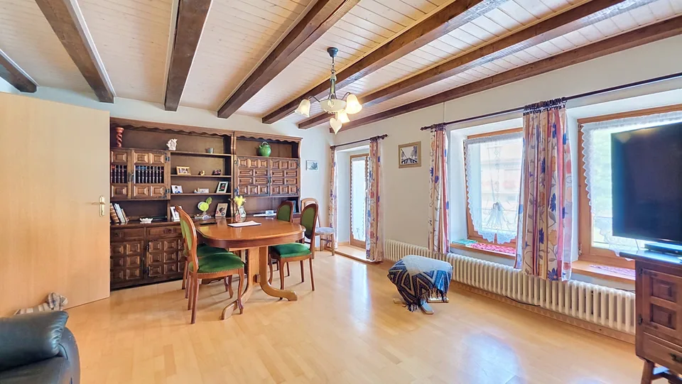 Haus im Dorf mit 8 Zimmern in Villeneuve