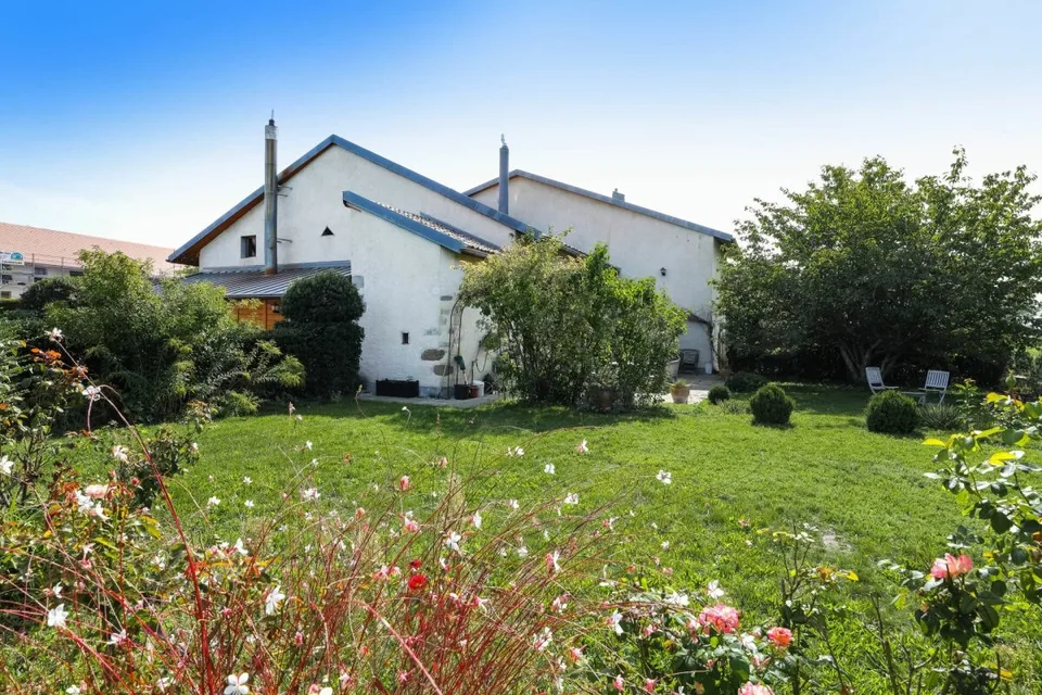 Ravissante villa en campagne avec Jardin en Bordure des Vignobles de Jussy