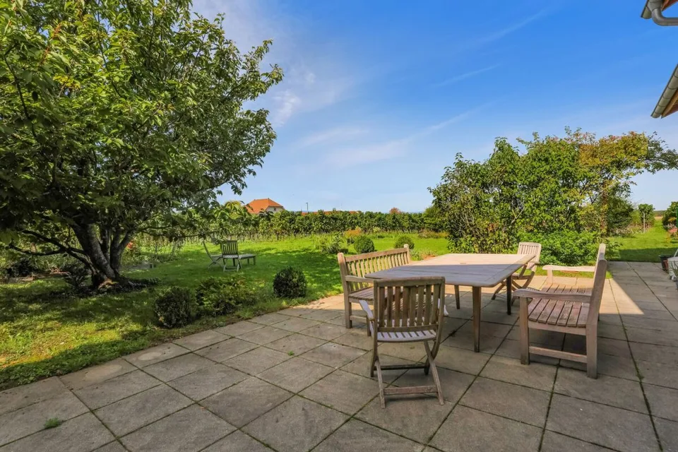 Ravissante villa en campagne avec Jardin en Bordure des Vignobles de Jussy