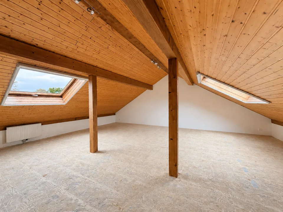 Villa contiguë entièrement à rafraichir située dans la commune résidentielle de Corsier
