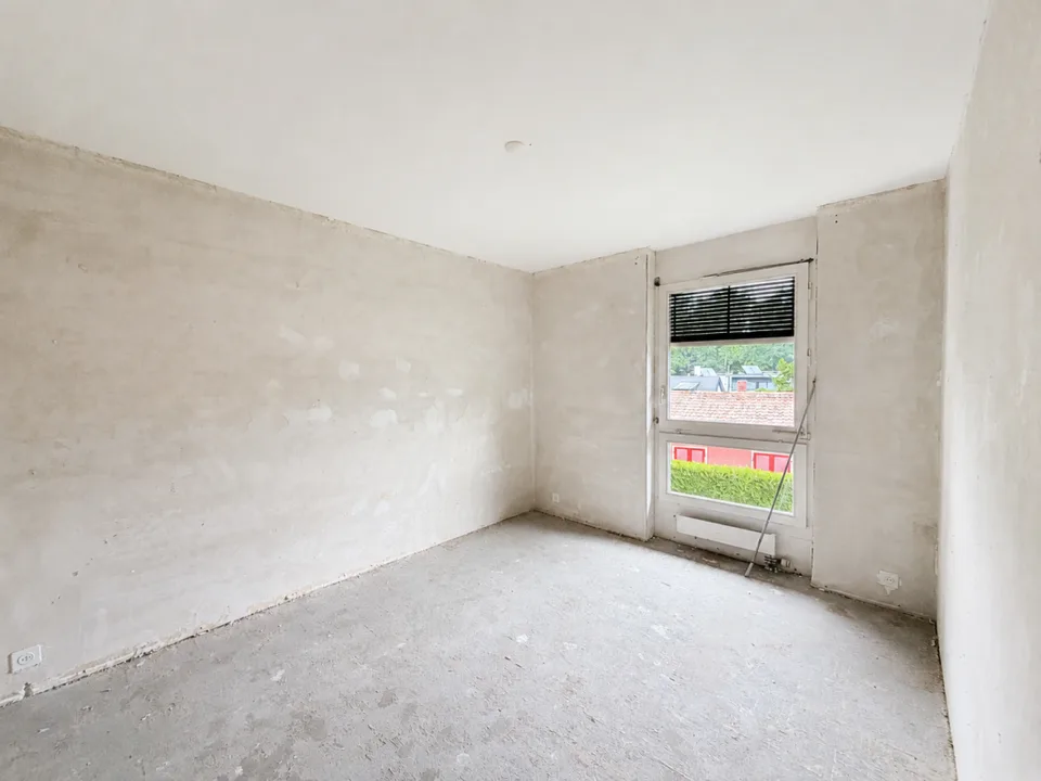 Villa contiguë entièrement à rafraichir située dans la commune résidentielle de Corsier
