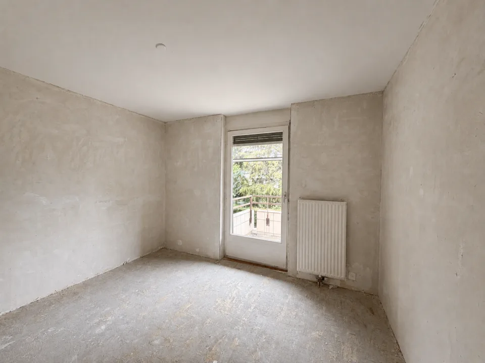 Villa contiguë entièrement à rafraichir située dans la commune résidentielle de Corsier