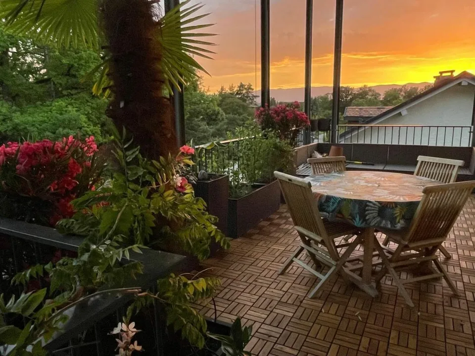 Appartement d'exception avec terrasse panoramique et vue sur le Jura à Presinge