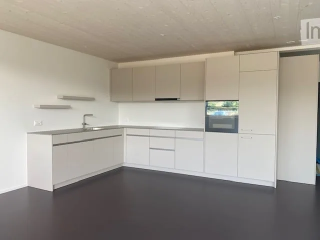 Moderne 3.5-Zimmer-Wohnung mit Sitzplatz und Garten