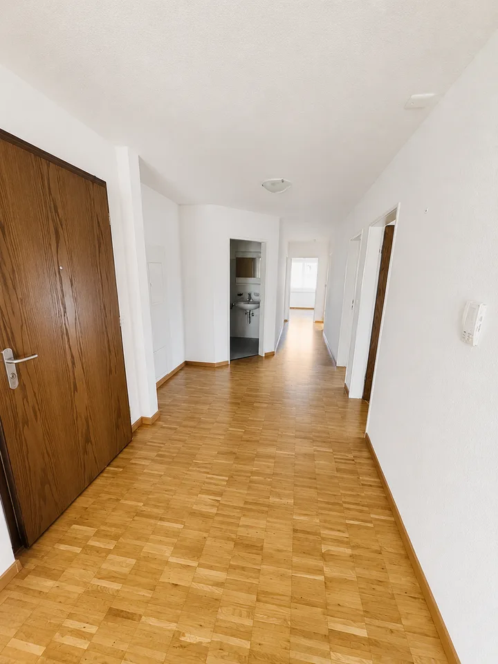 Geräumige 5.5-Zimmer-Wohnung mit Balkon