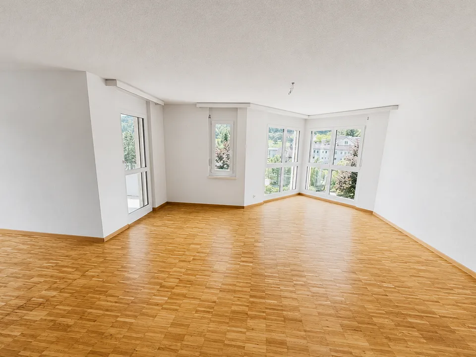 Geräumige 5.5-Zimmer-Wohnung mit Balkon