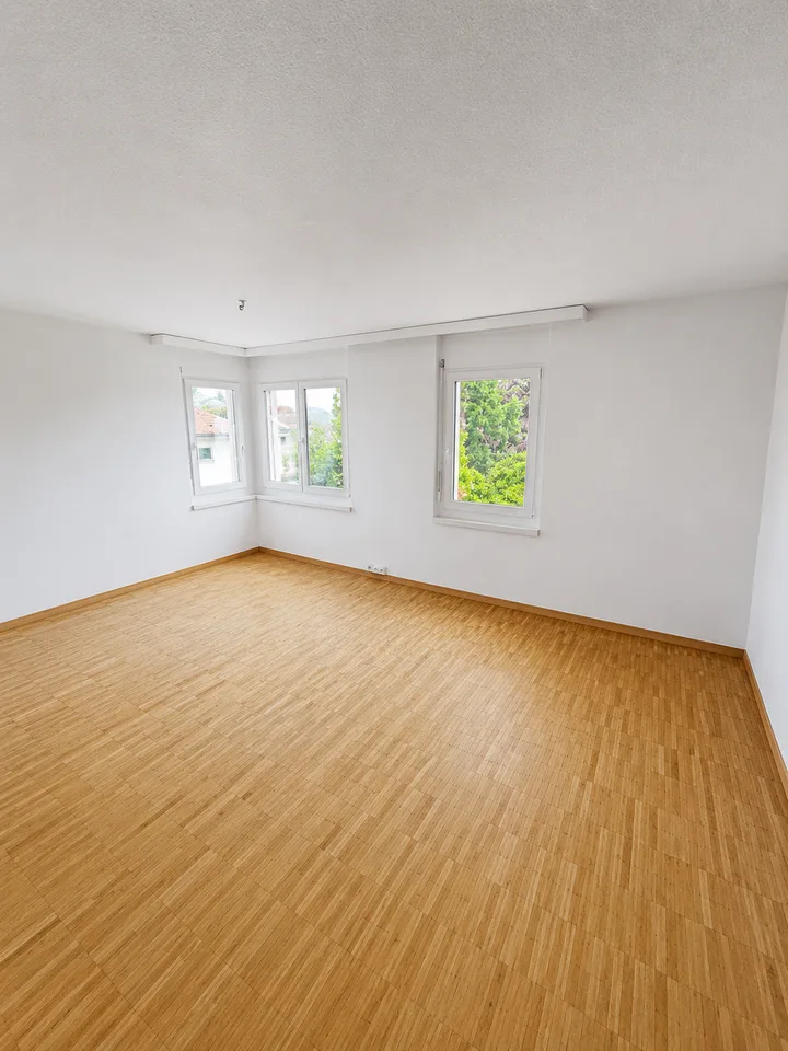 Geräumige 5.5-Zimmer-Wohnung mit Balkon