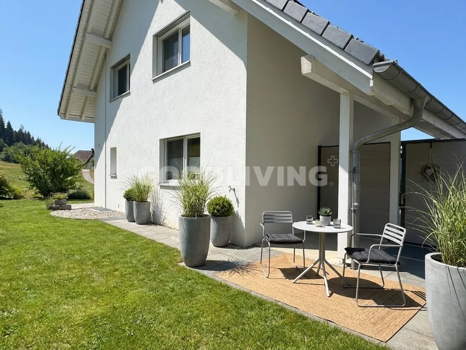 La tua nuova casa con una vista panoramica e un senso di vita naturale