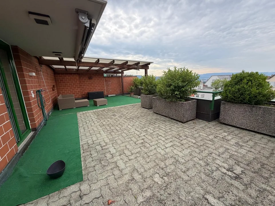 Appartement maisonnette exclusif avec accès direct en ascenseur et terrasse sur le toit de rêve