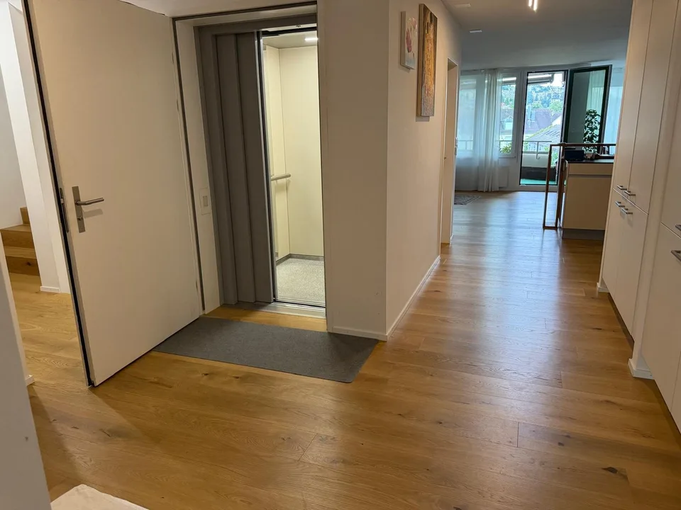 Appartement maisonnette exclusif avec accès direct en ascenseur et terrasse sur le toit de rêve