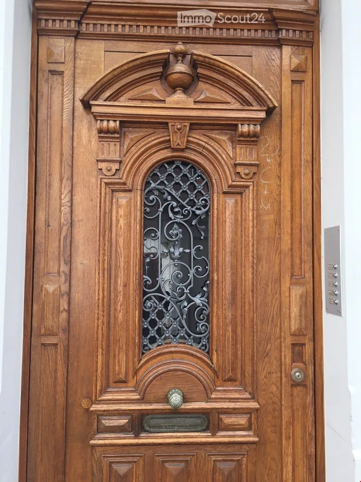 Appartement dans une villa historique avec un grand balcon sud et vue sur le Rhin