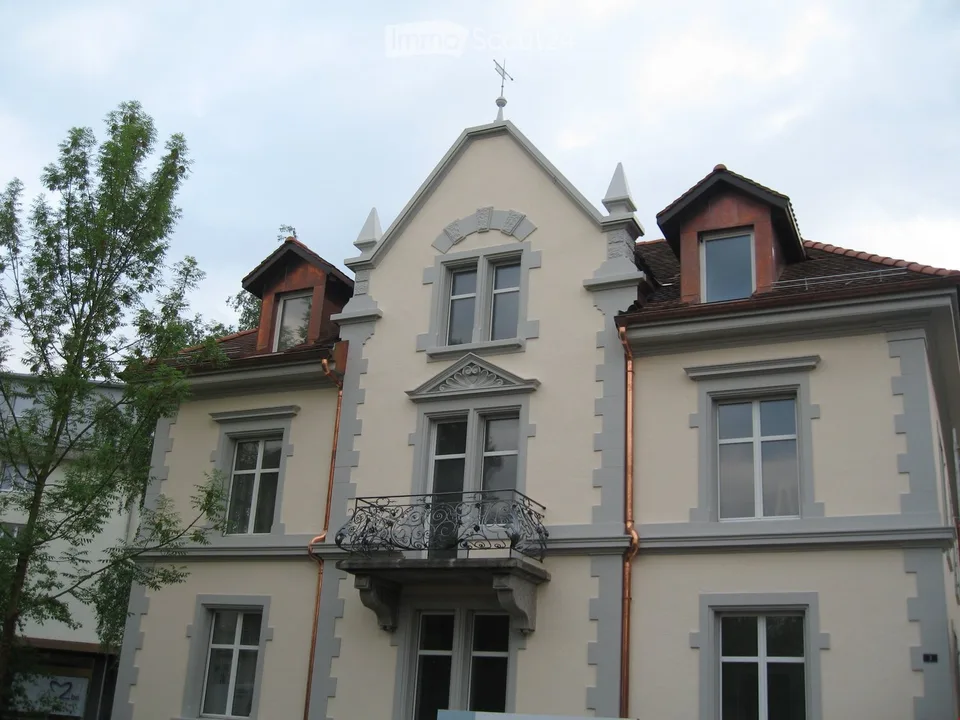 Appartement dans une villa historique avec un grand balcon sud et vue sur le Rhin