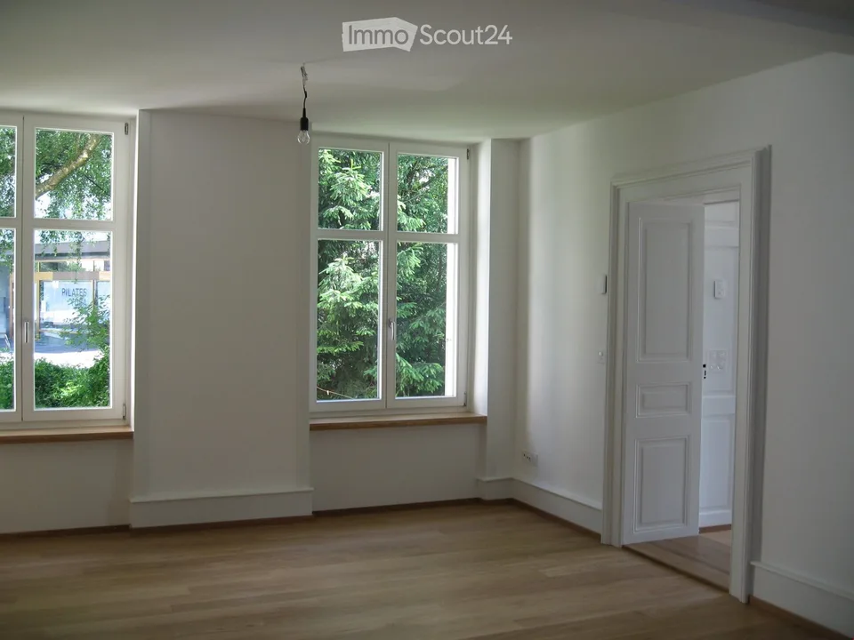 Appartement dans une villa historique avec un grand balcon sud et vue sur le Rhin