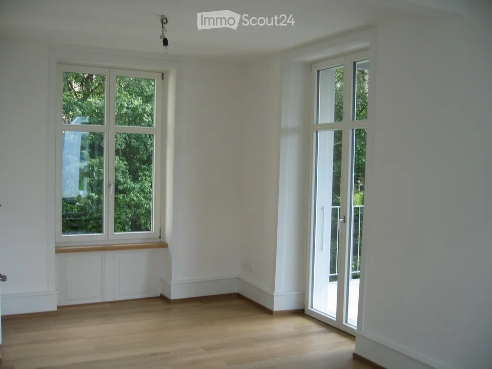 Appartement dans une villa historique avec un grand balcon sud et vue sur le Rhin