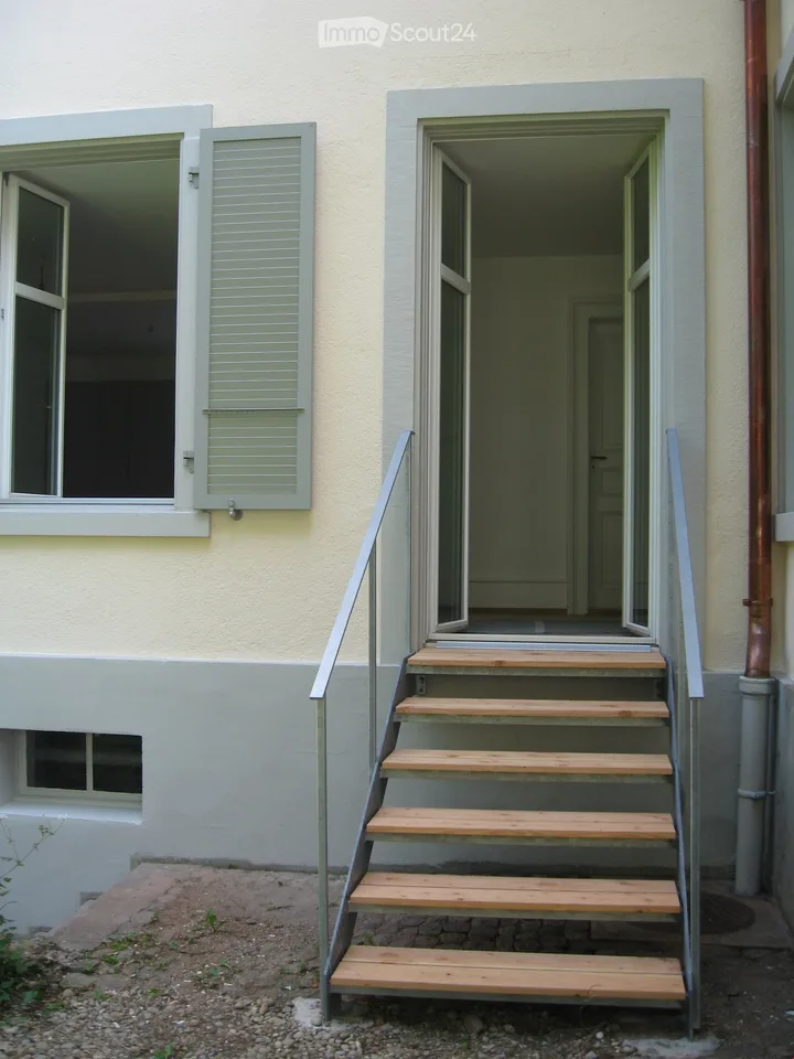 Appartement dans une villa historique avec un grand balcon sud et vue sur le Rhin